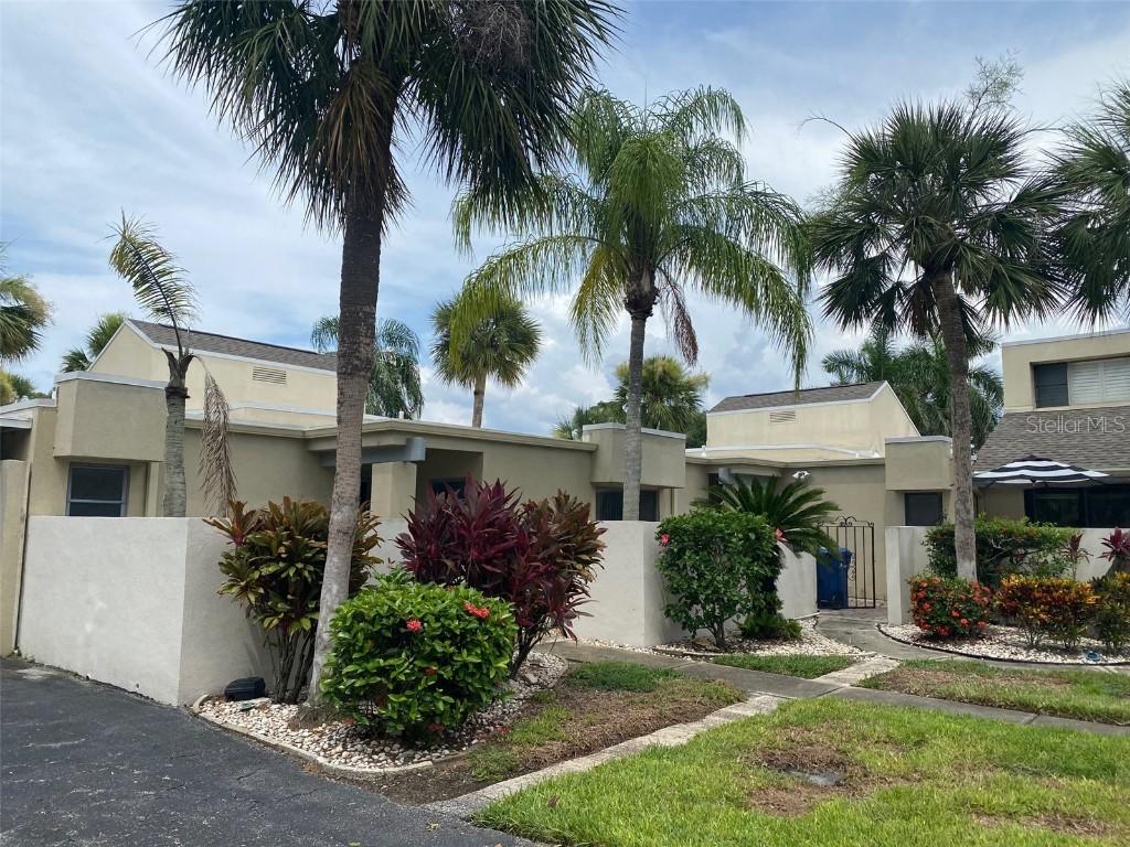 2221 Meadowlake Ct., Sarasota, FL 34235