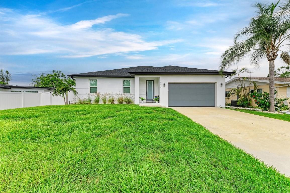 4314 Des Plaines Dr., Sarasota, FL 34233