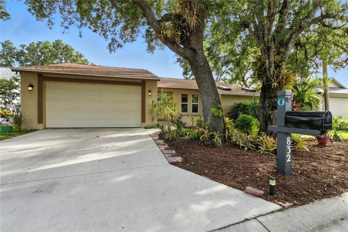 832 Harrowood Ct., Sarasota, FL 34232