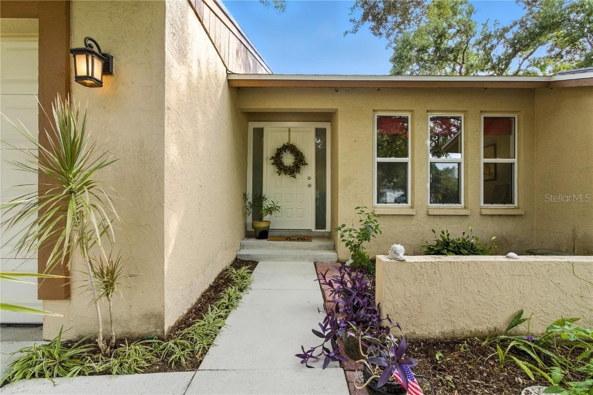 832 Harrowood Ct., Sarasota, FL 34232
