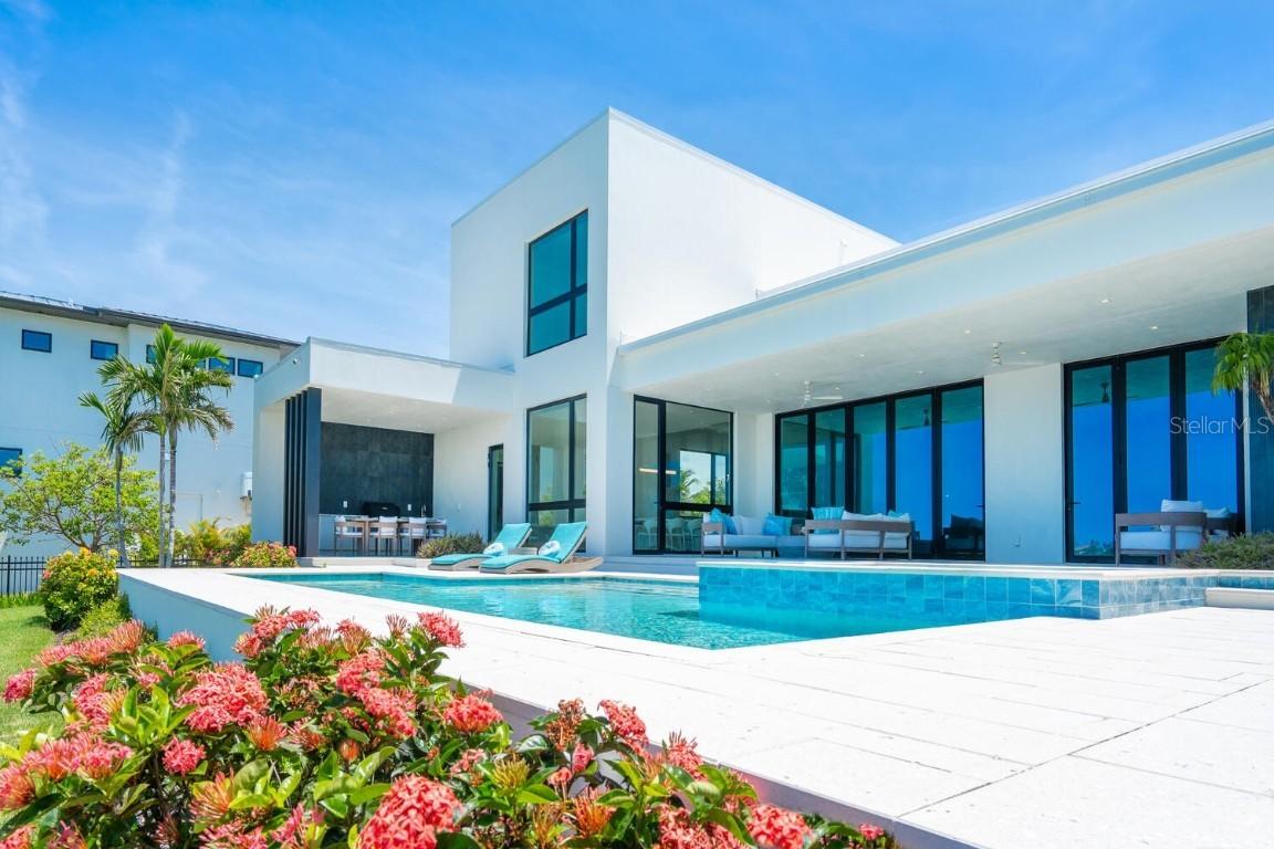 622 Bayshore Dr., Osprey, FL 34229