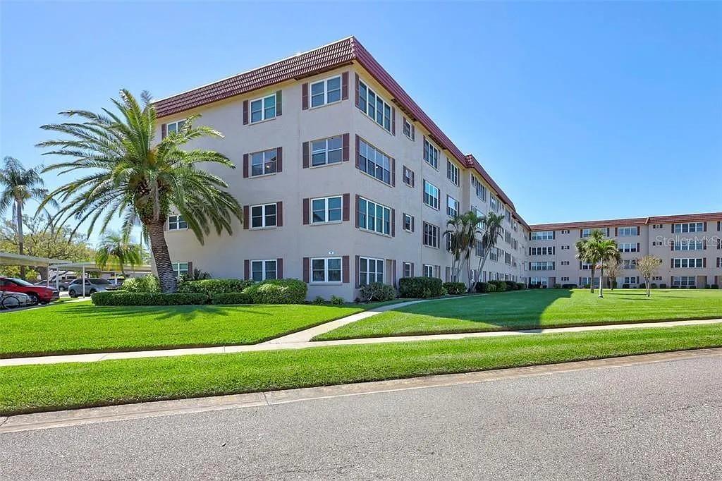 9950 62nd Ter. #401, St Petersburg, FL 33708