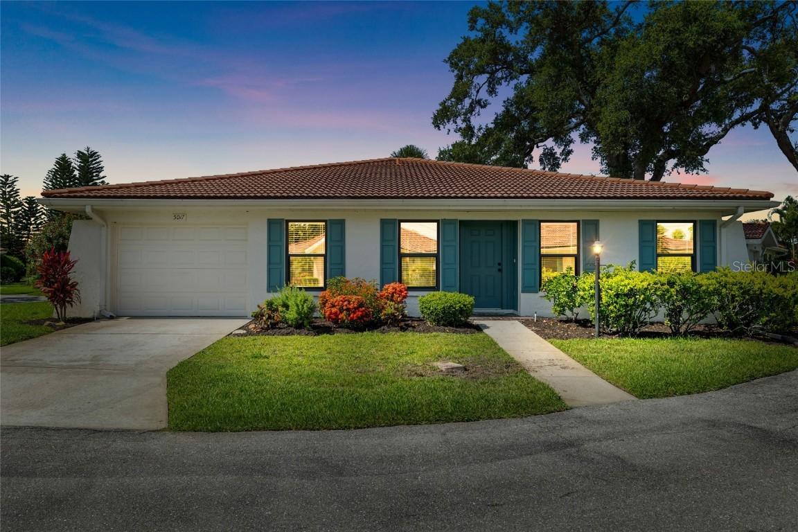5017 Vivienda Way #29, Sarasota, FL 34235