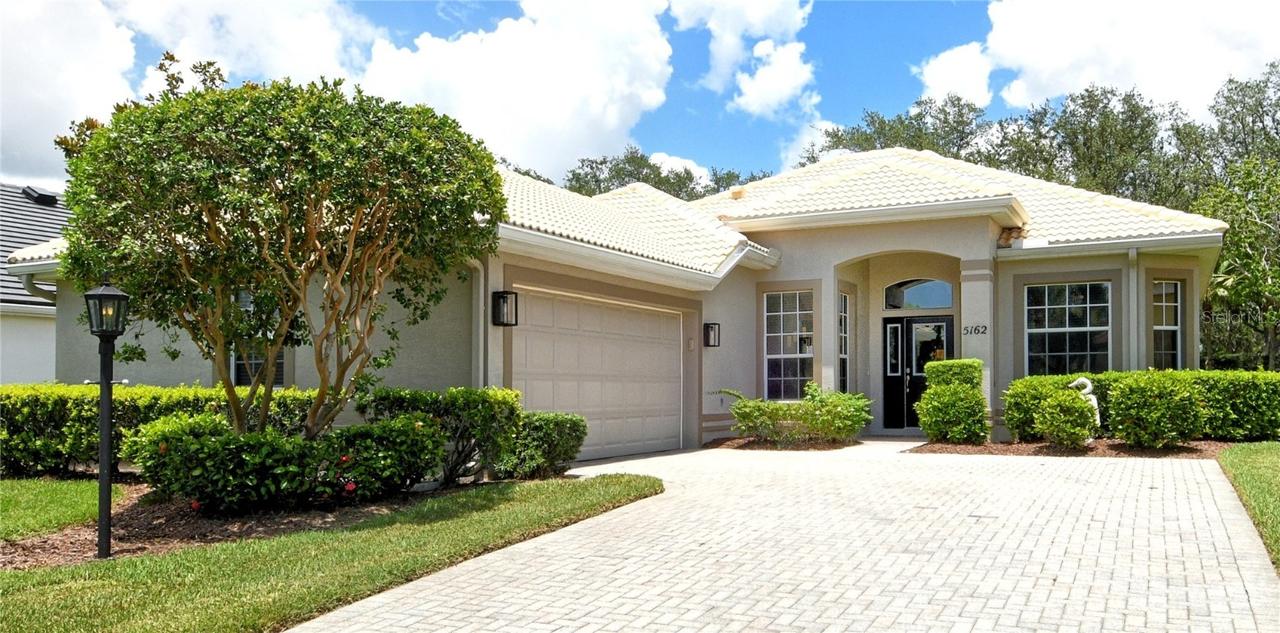 5162 Highbury Cir., Sarasota, FL 34238