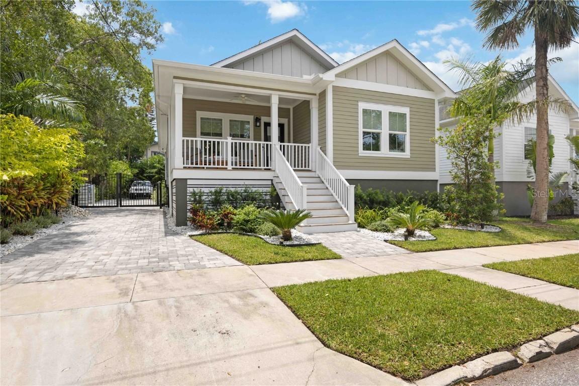 1623 8th Ave., Bradenton, FL 34205
