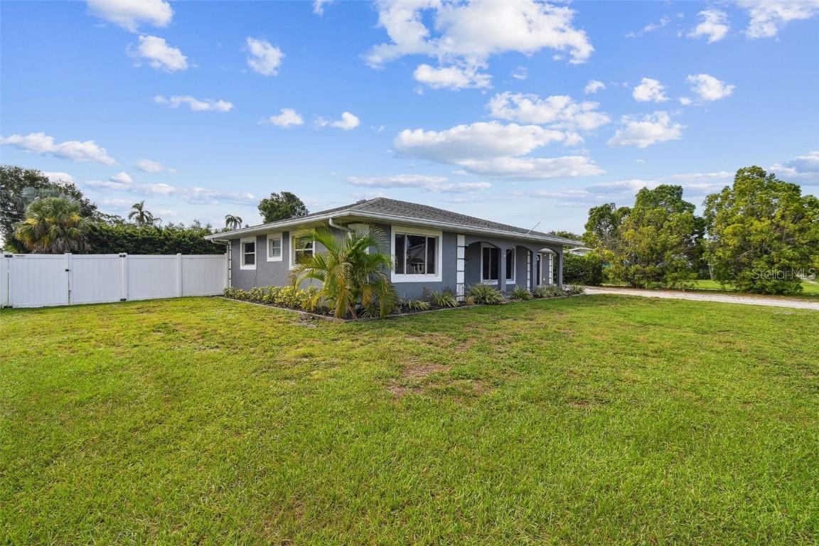 303 45th St W St., Bradenton, FL 34209