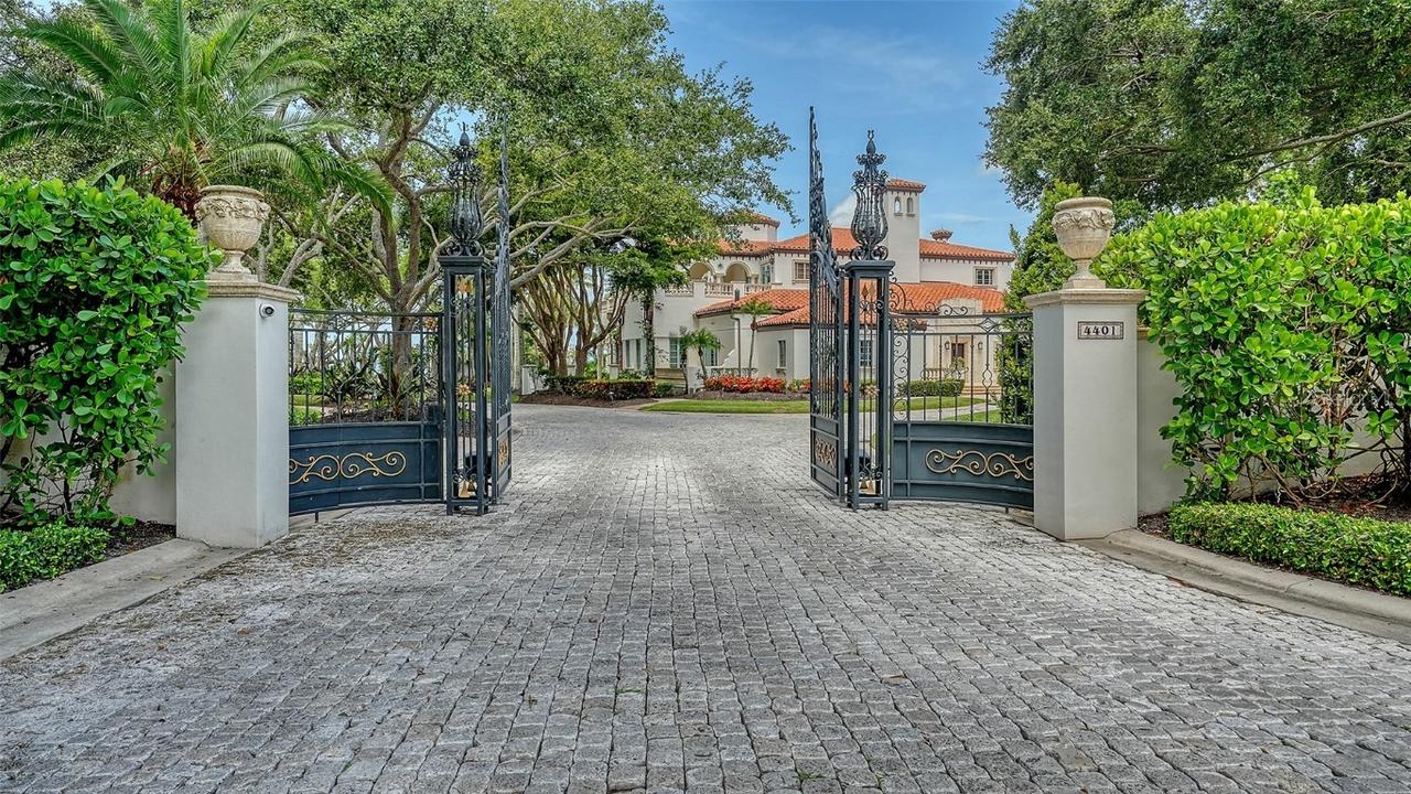 4423 Bay Shore Rd., Sarasota, FL 34234