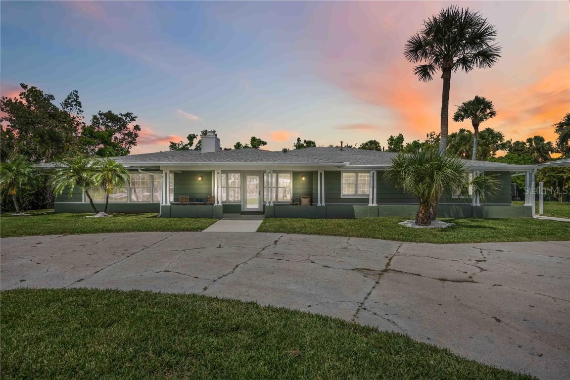 311 Island Cir., Sarasota, FL 34242