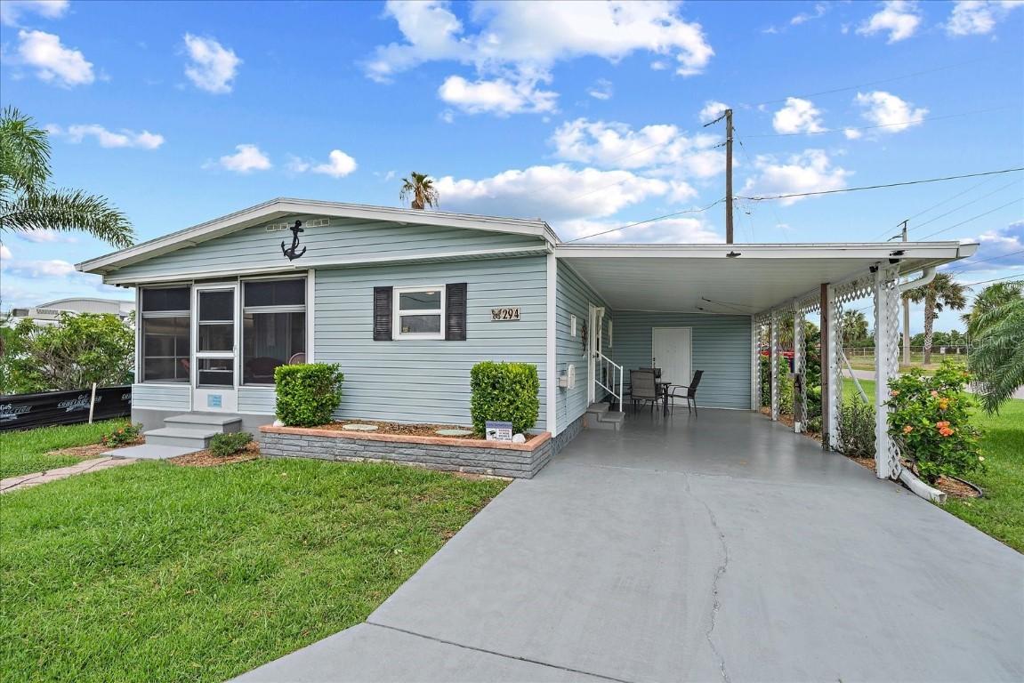 294 Nassau Dr., Palmetto, FL 34221
