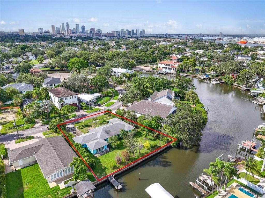 545 Suwanee Cir., Tampa, FL 33606