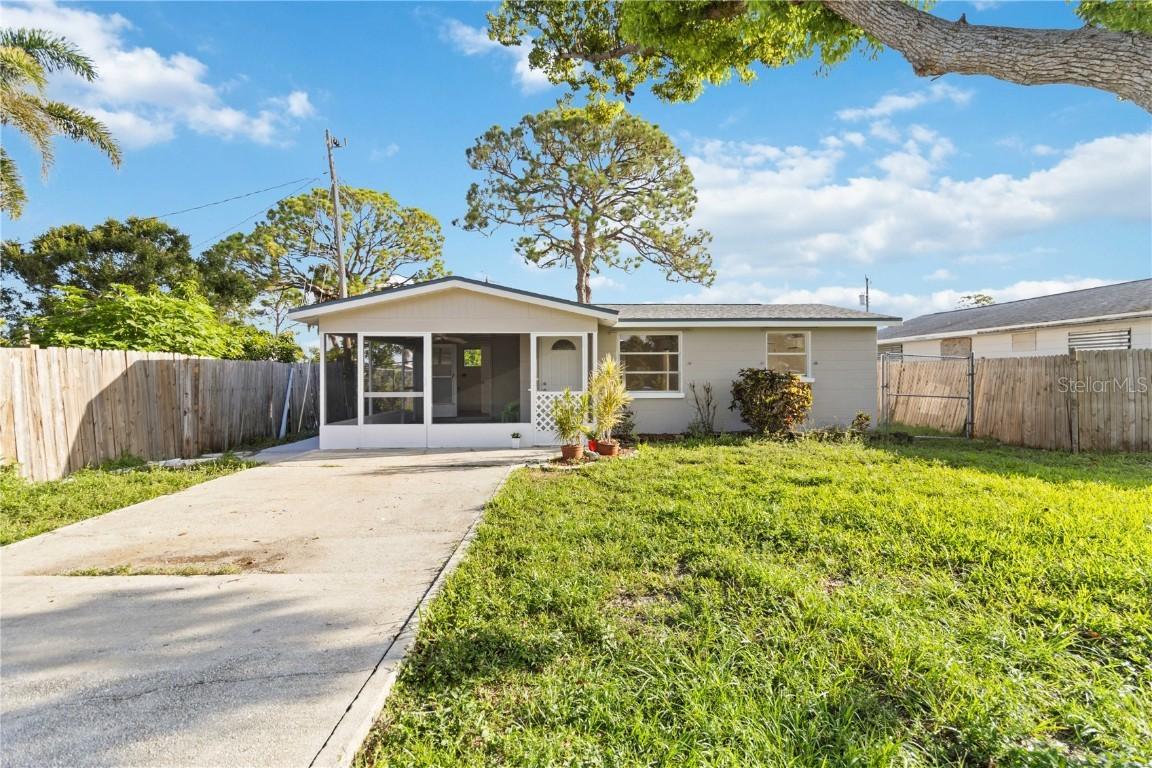 306 E Langsner St., Englewood, FL 34223