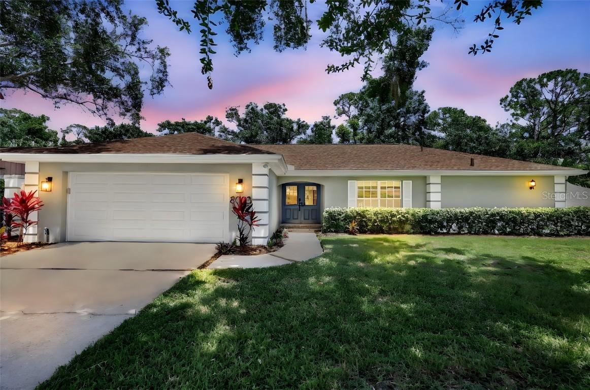 8003 Conservatory Dr., Sarasota, FL 34243
