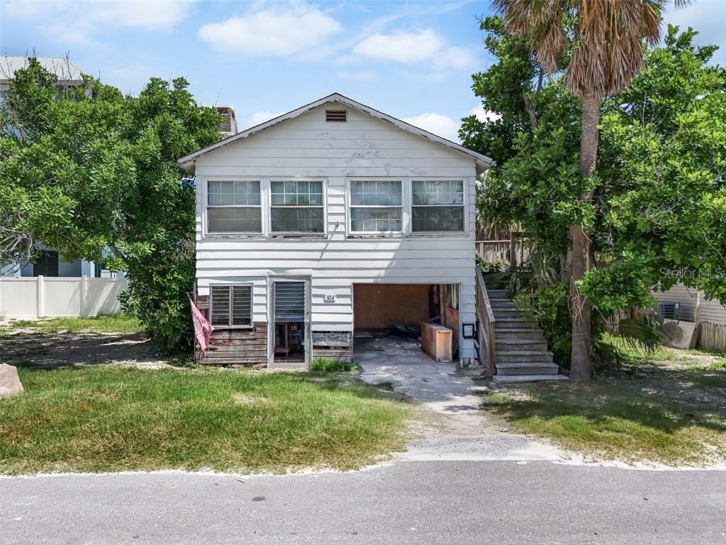 104 10th St., Bradenton Beach, FL 34217