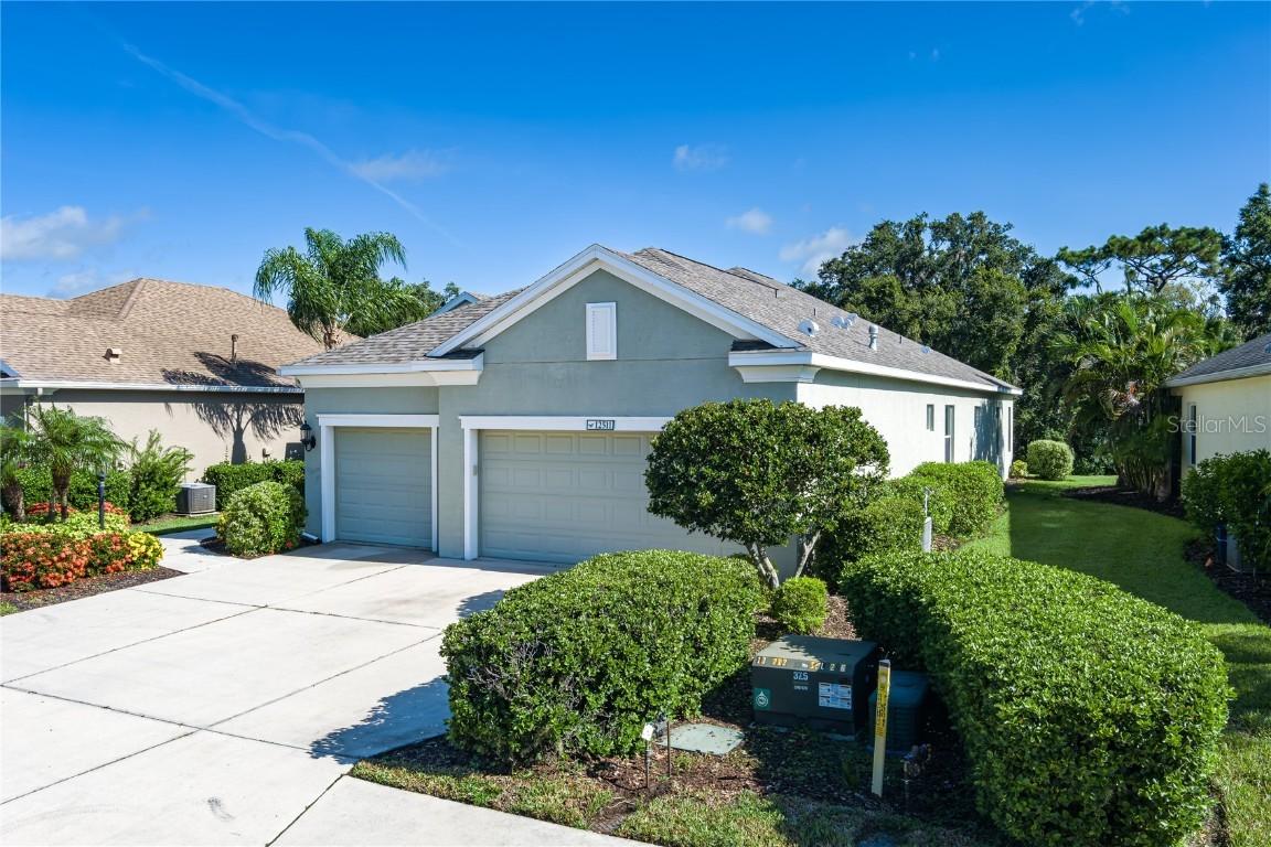 12511 Halfmoon Lake Ter., Bradenton, FL 34211