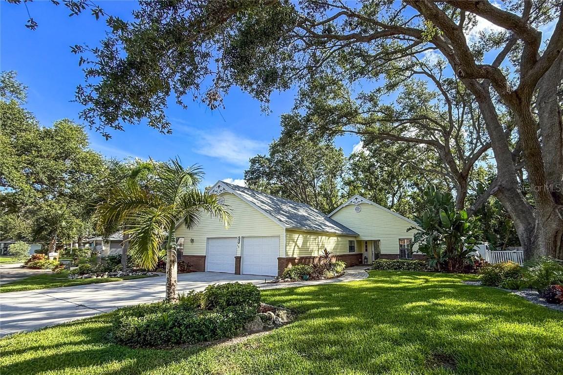 6818 Arbor Oaks Cir., Bradenton, FL 34209