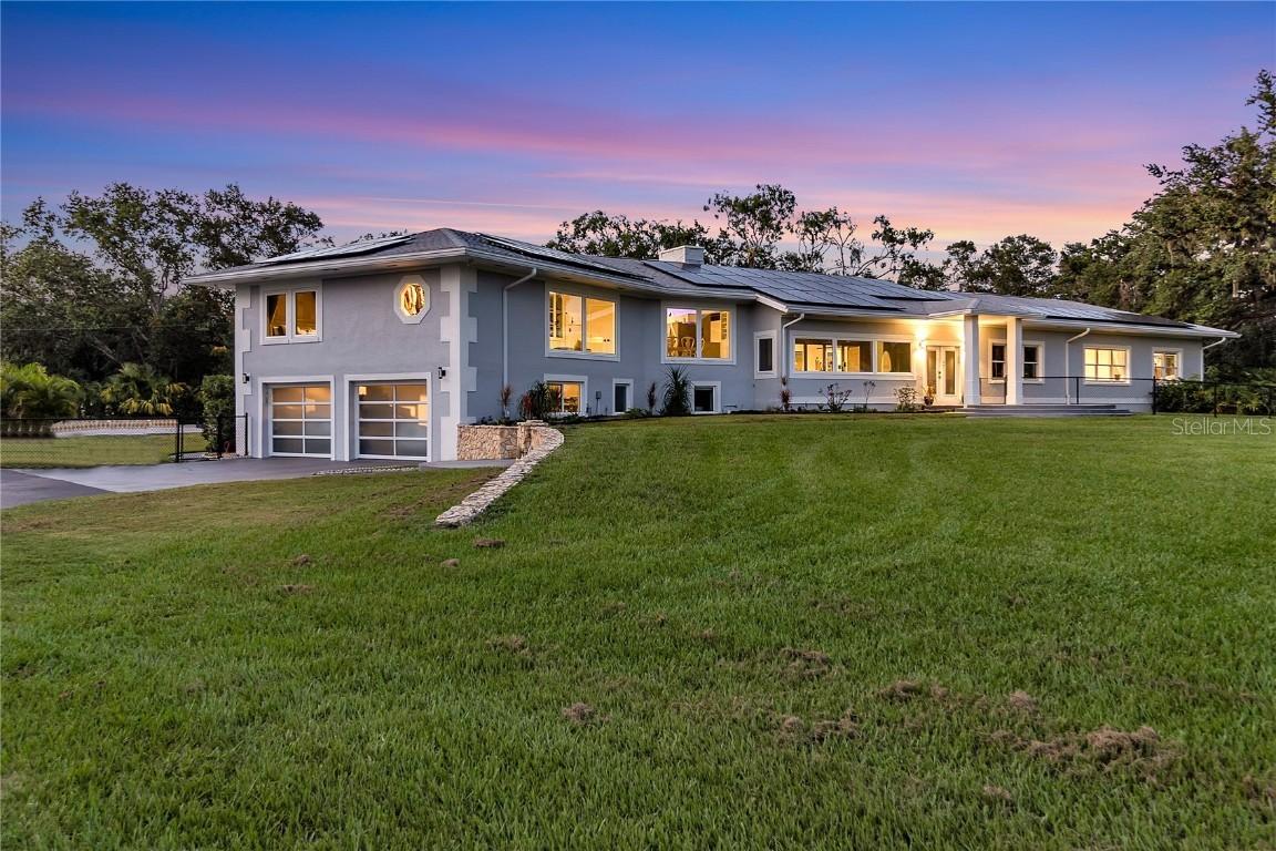 3425 W Forest Lake Cir., Sarasota, FL 34232