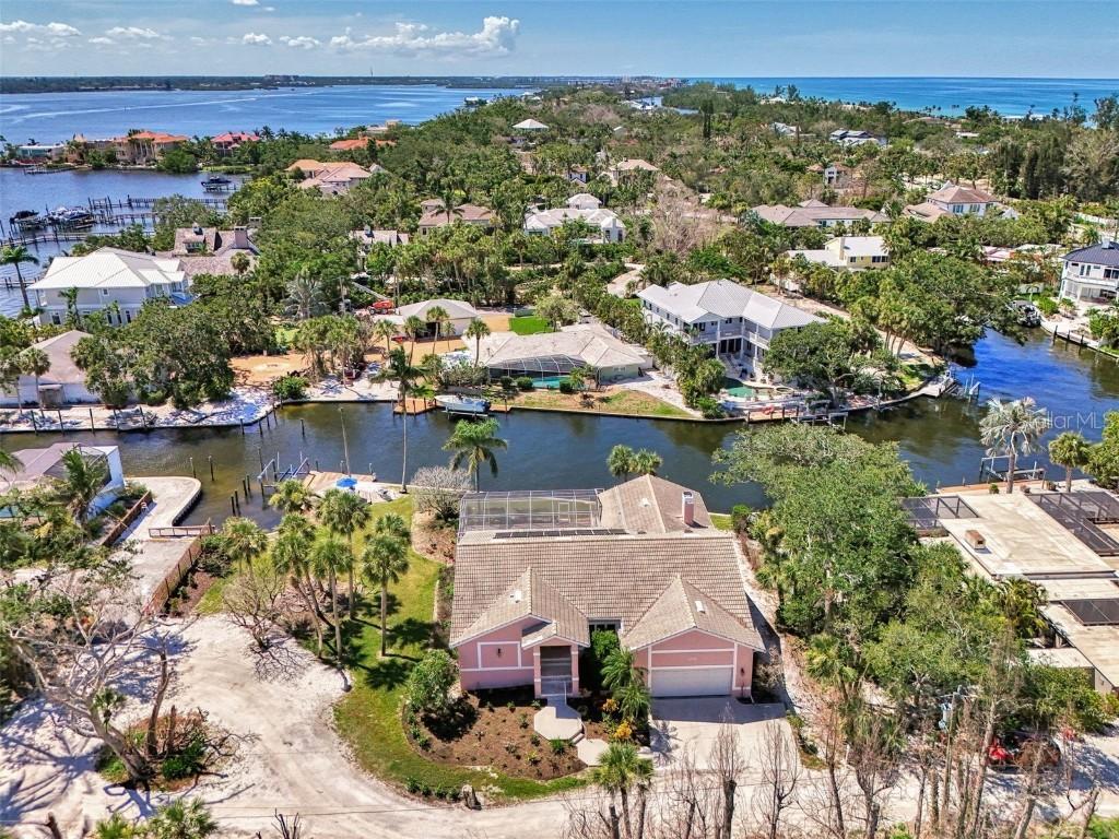 1236 Port Ln., Sarasota, FL 34242
