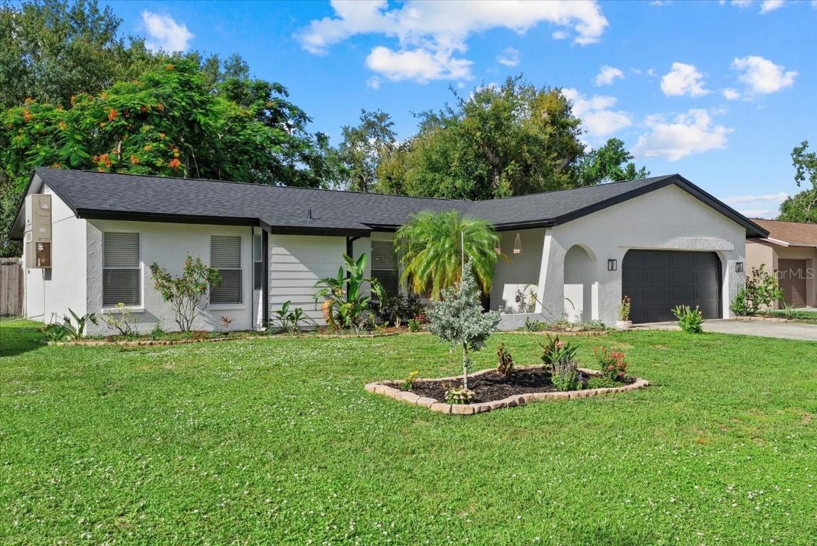 816 Queen Palm Ln., Sarasota, FL 34243