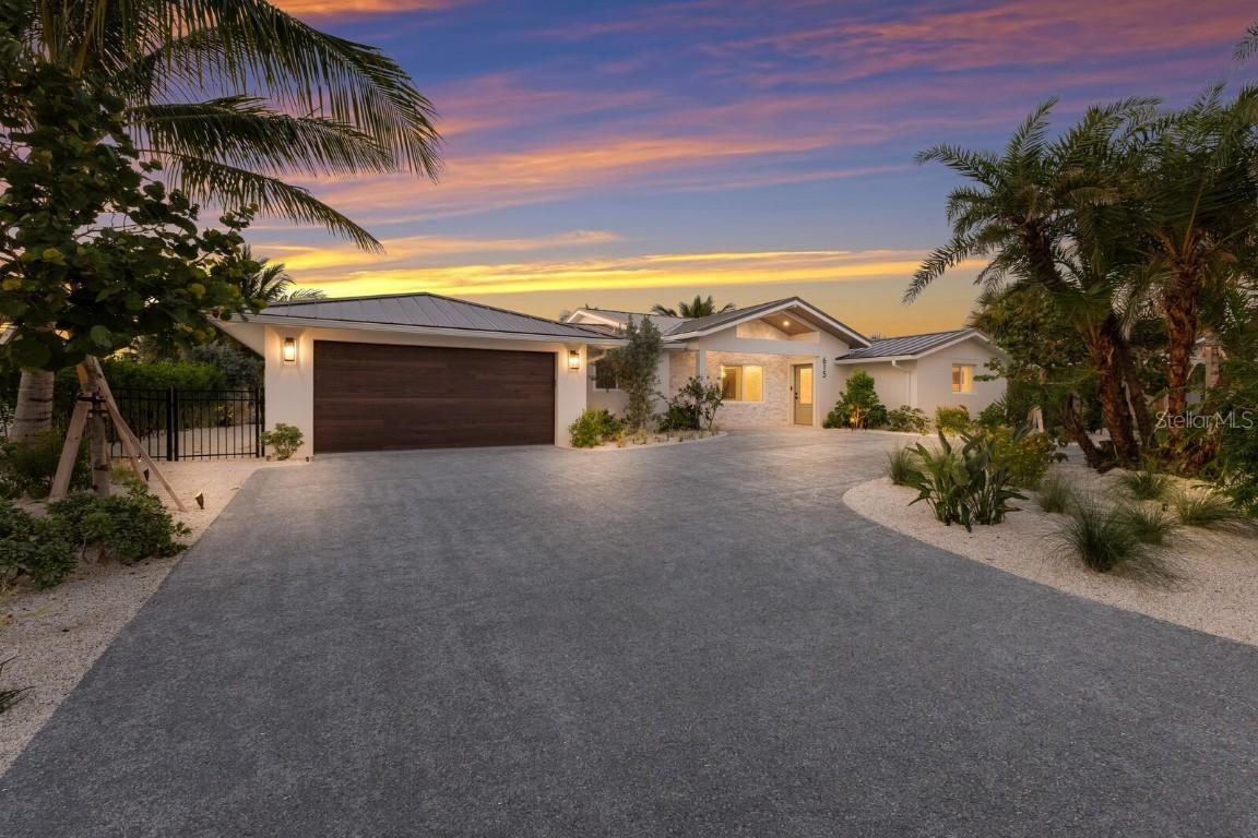 615 Concord Ln., Holmes Beach, FL 34217