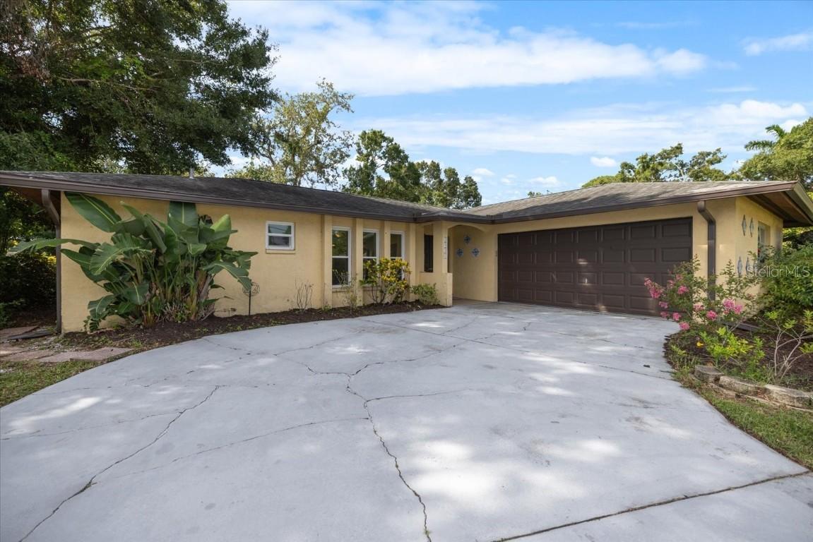 2517 Amanda Dr., Sarasota, FL 34232
