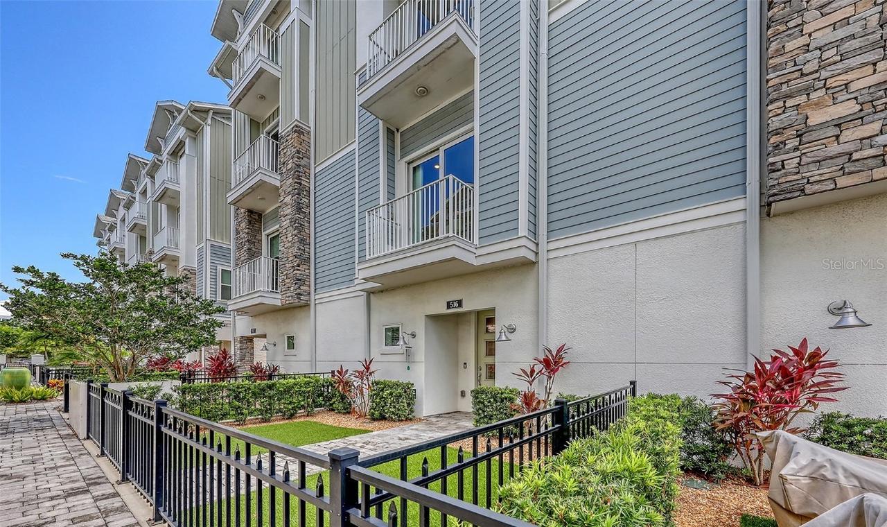 516 Laurel Park Dr., Sarasota, FL 34236