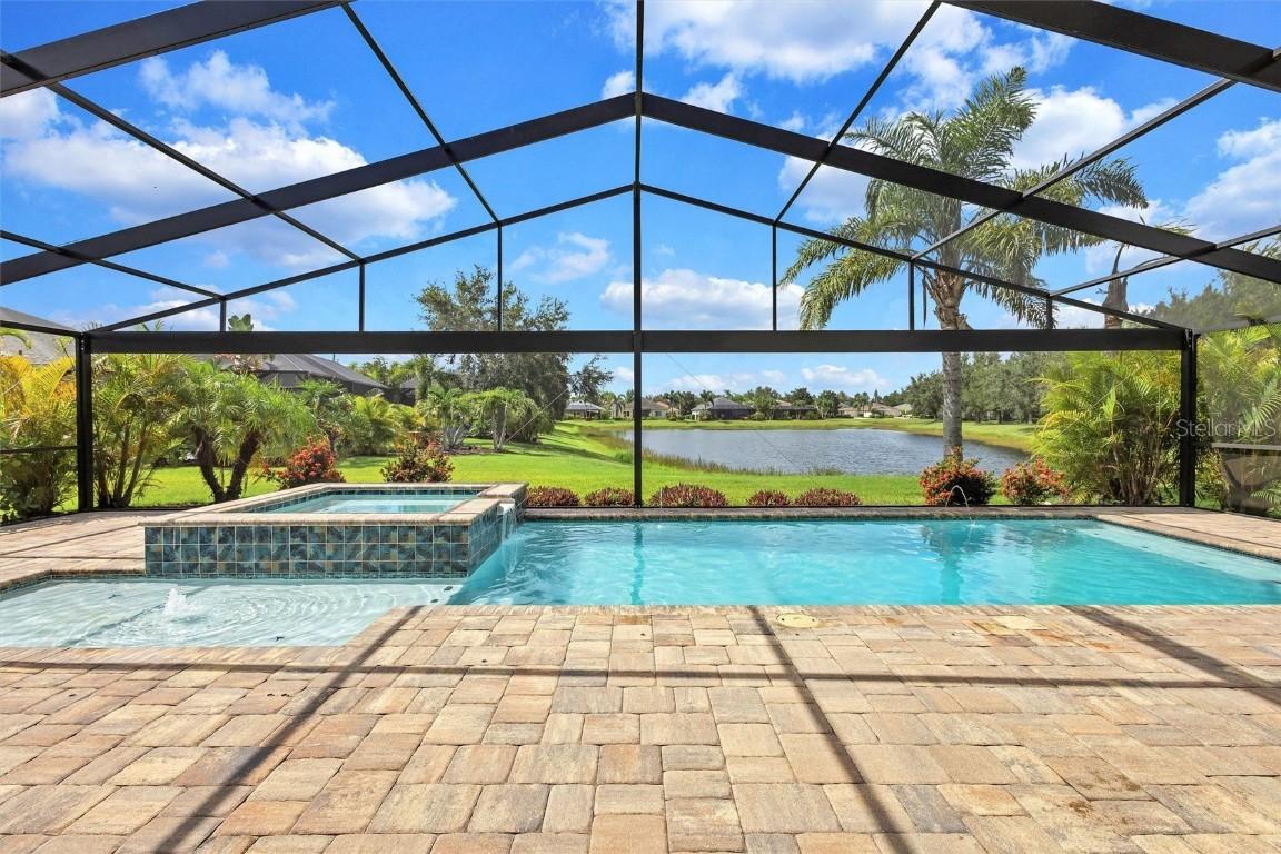 12071 Forest Park Cir., Bradenton, FL 34211