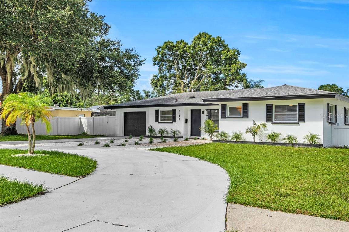 3946 Prudence Dr., Sarasota, FL 34235