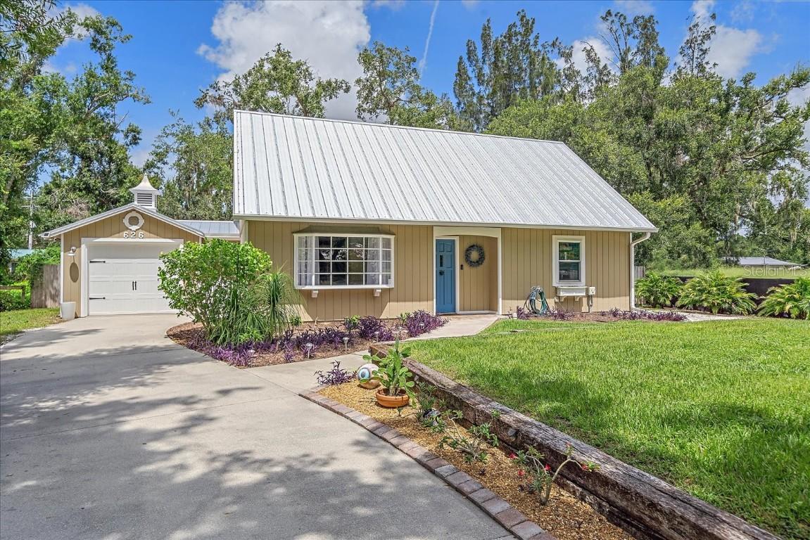 626 Hand Ave., Sarasota, FL 34232