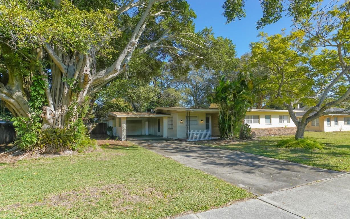 2461 Ringling Blvd., Sarasota, FL 34237
