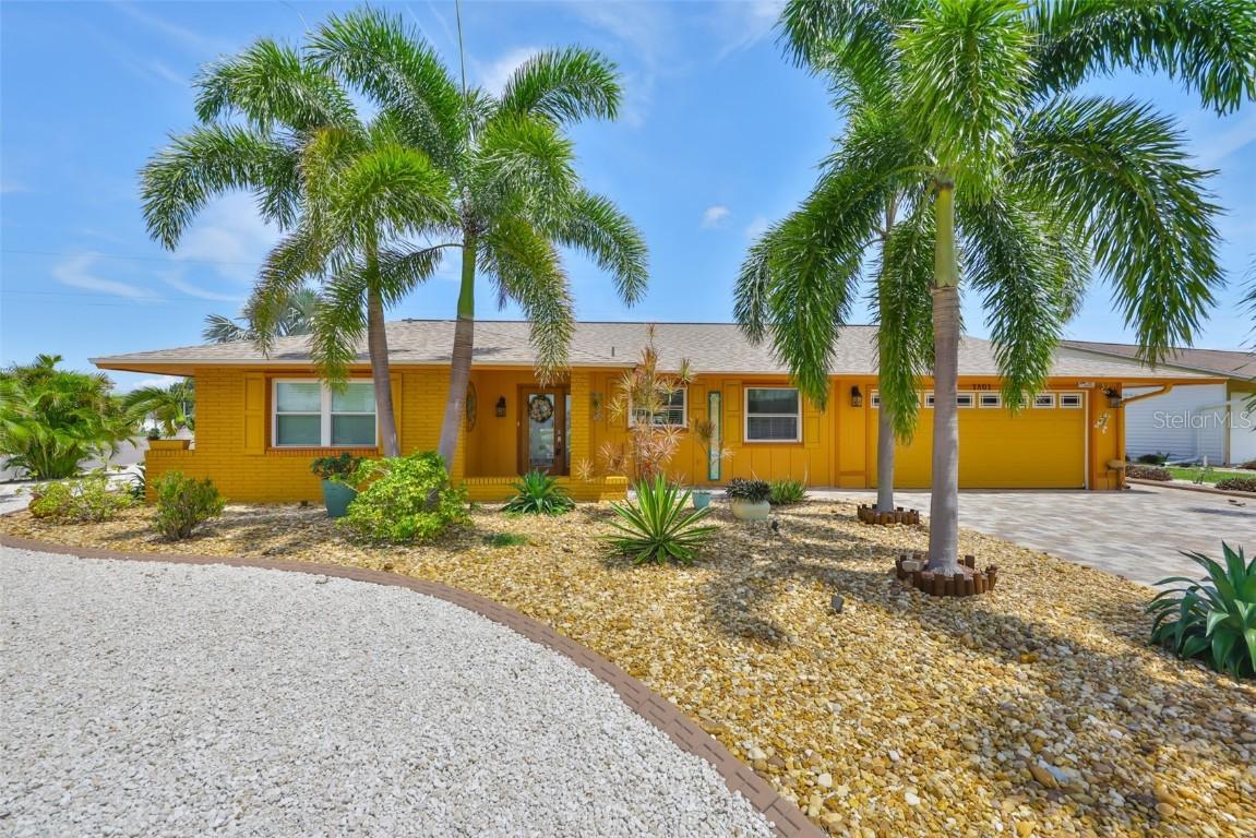 1801 El Rio Dr., Sun City Center, FL 33573