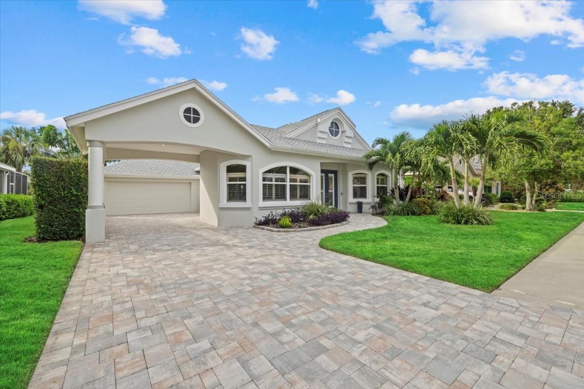 4611 Shark Dr., Bradenton, FL 34208