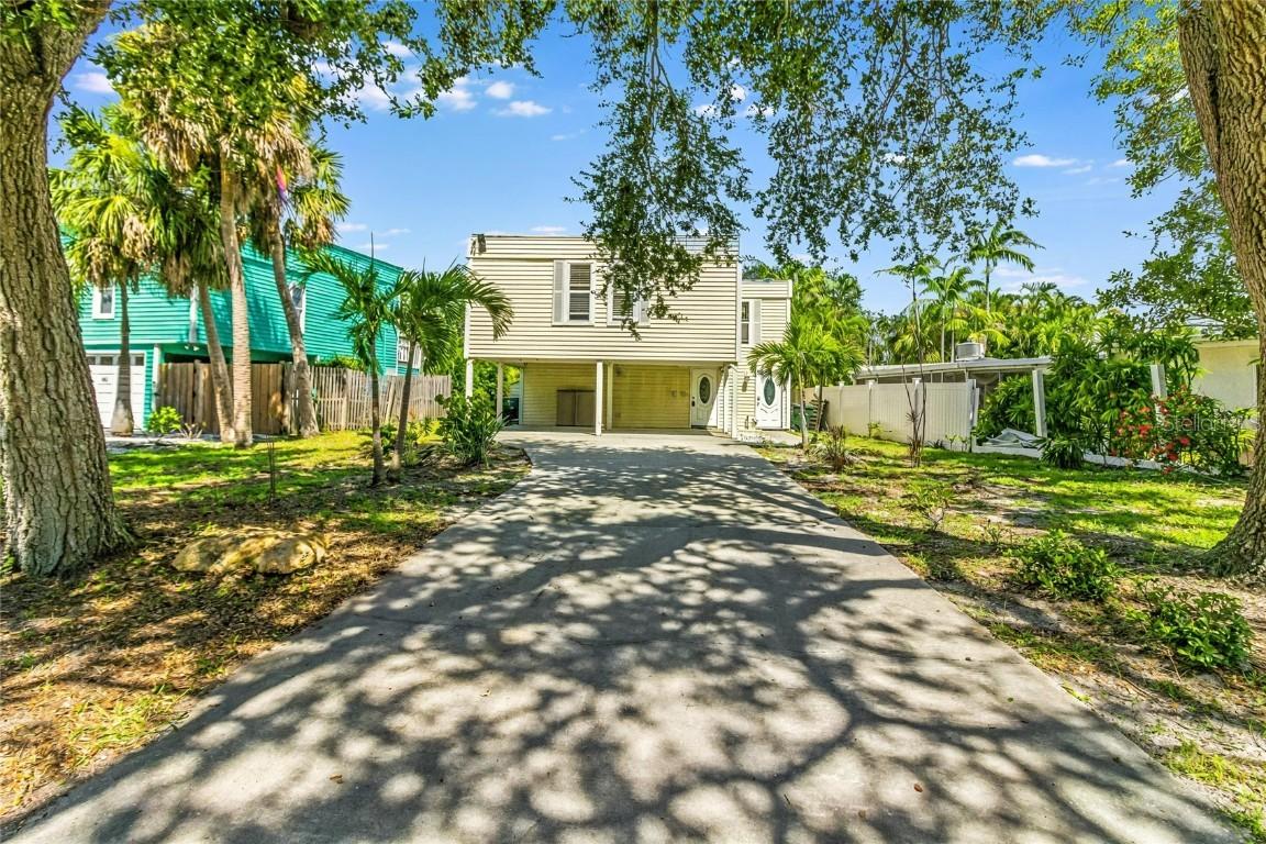 643 Calle De Peru, Sarasota, FL 34242