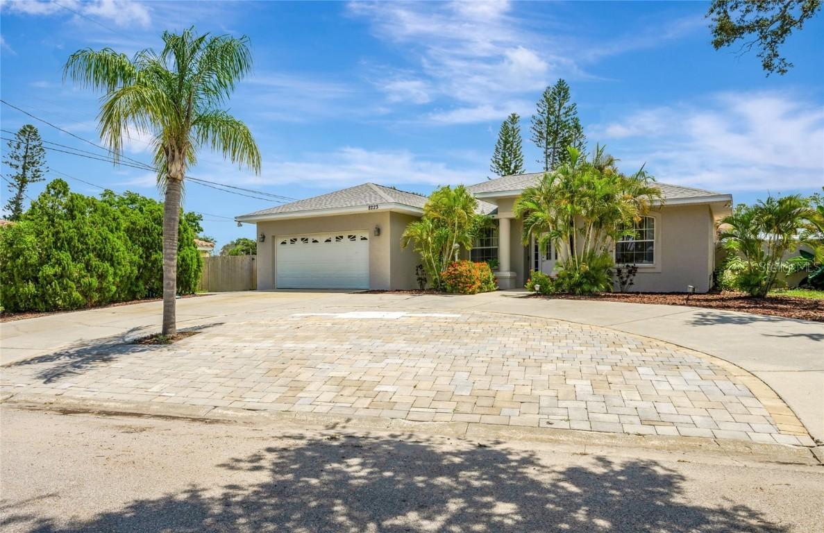 8223 Constance Dr., Sarasota, FL 34243