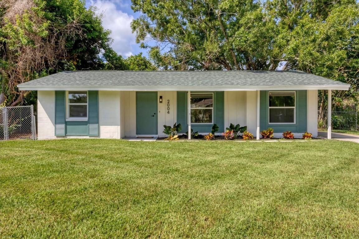 2004 52nd Ave., Bradenton, FL 34207