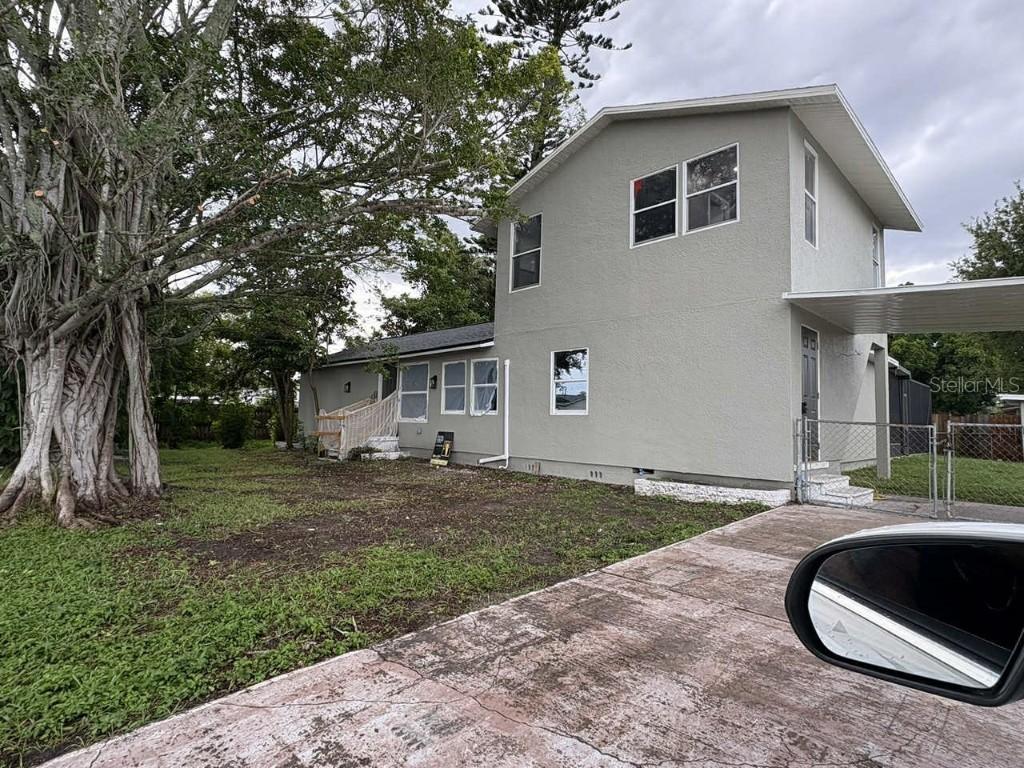 611 54th Ave Dr., Bradenton, FL 34208