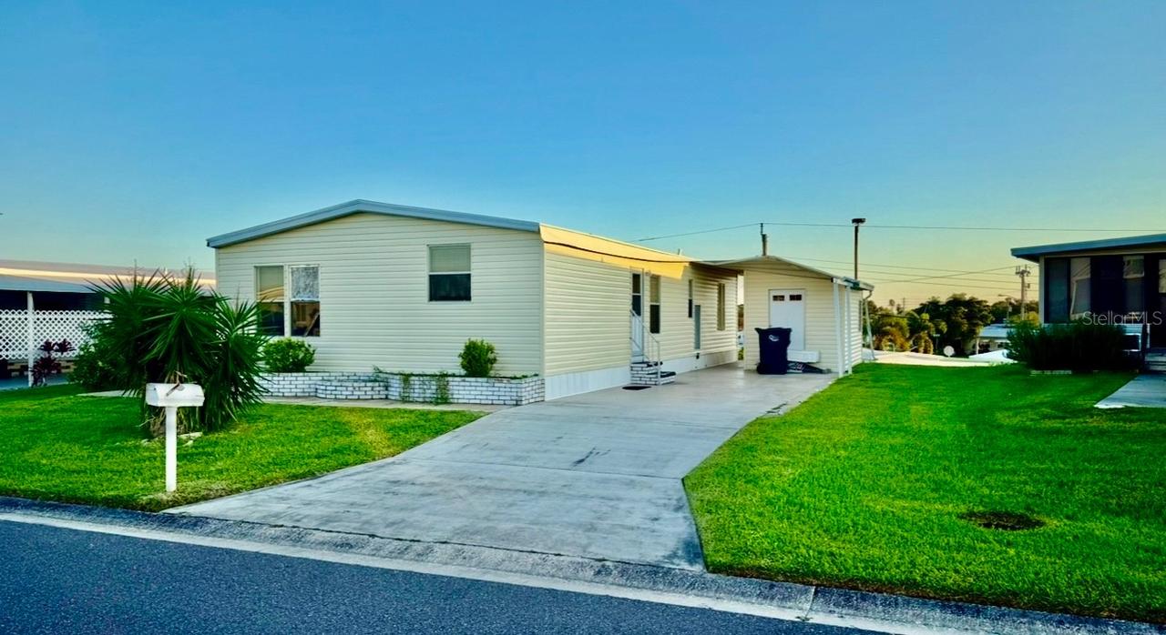 4207 13th St., Ellenton, FL 34222