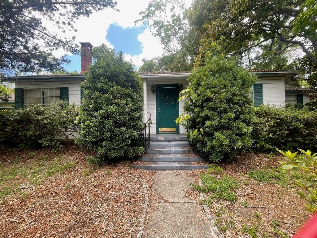 108 27 St., Bradenton, FL 34205
