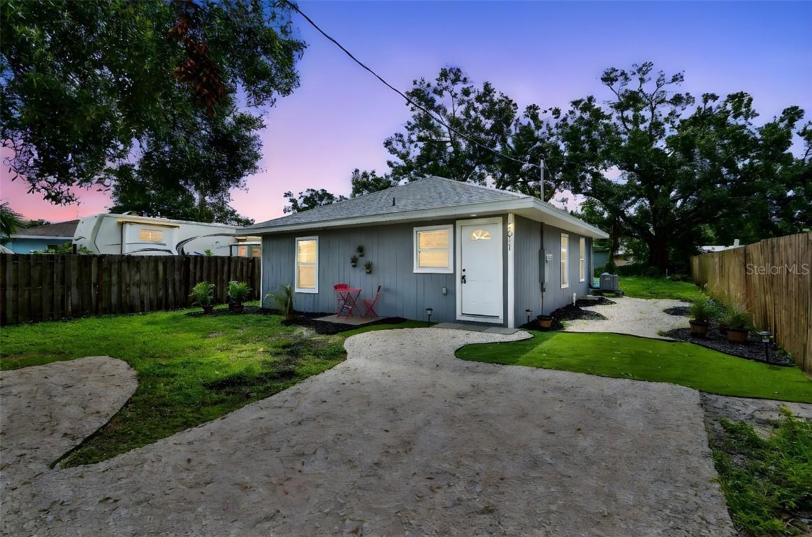 3611 19th St., Bradenton, FL 34208