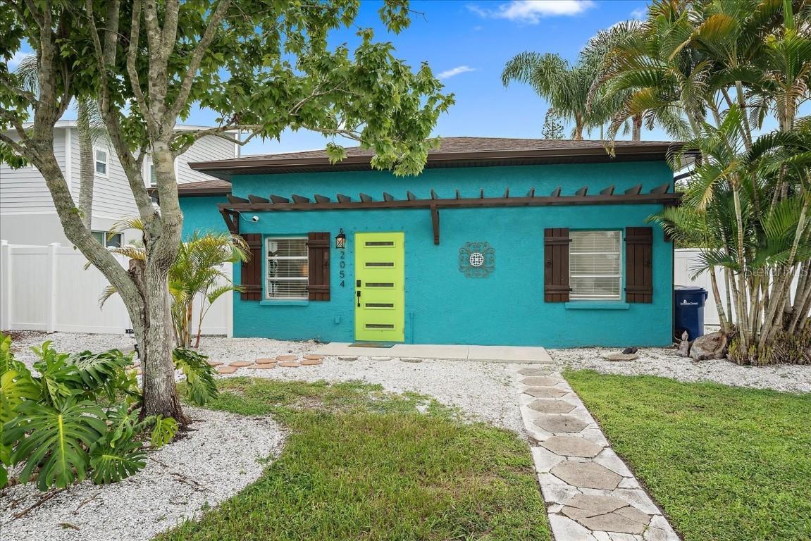 2054 Roselawn St., Sarasota, FL 34231