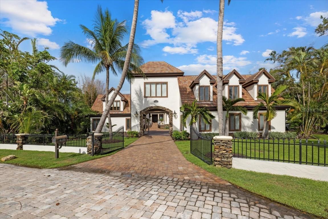4315 Mangrove Pl., Sarasota, FL 34242