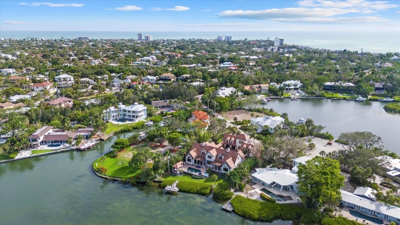 4315 Mangrove Pl., Sarasota, FL 34242