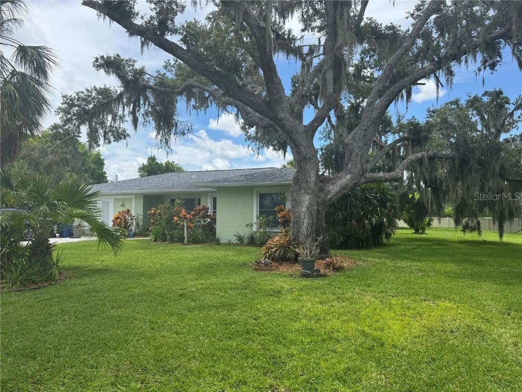 1825 Par Pl., Sarasota, FL 34240