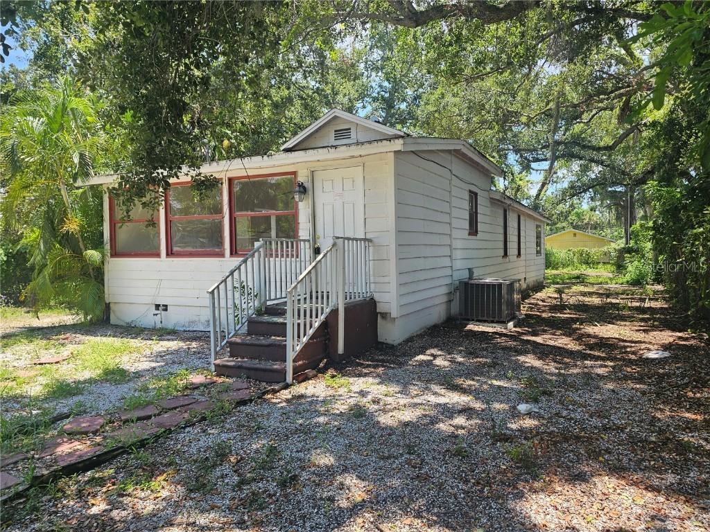 1468 19th St., Sarasota, FL 34234