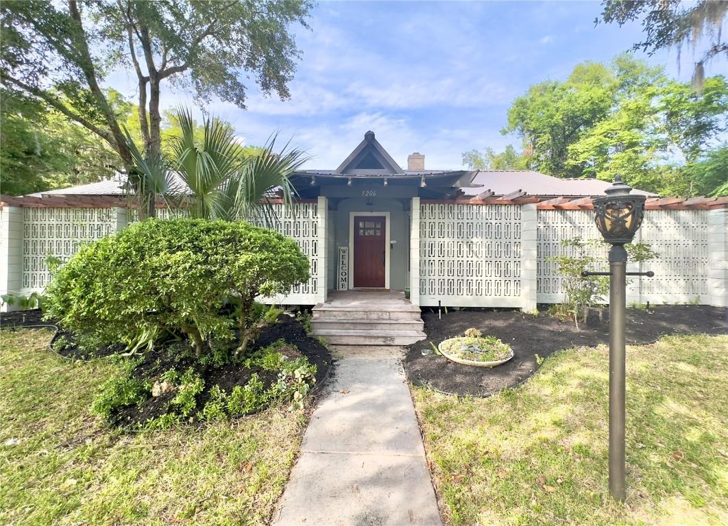 1206 Sunshine Ave., Leesburg, FL 34748