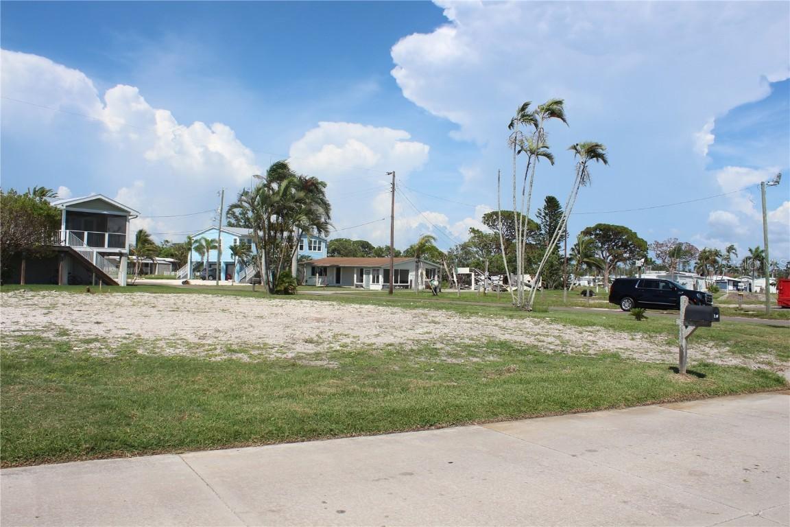 10315 Cortez Rd. #1/2 BV, Bradenton, FL 34210