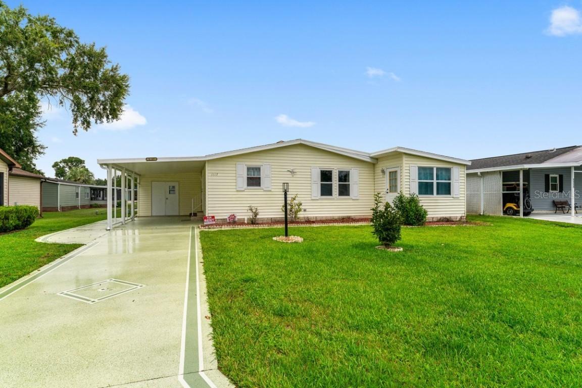 1117 Paradise Dr., Lady Lake, FL 32159