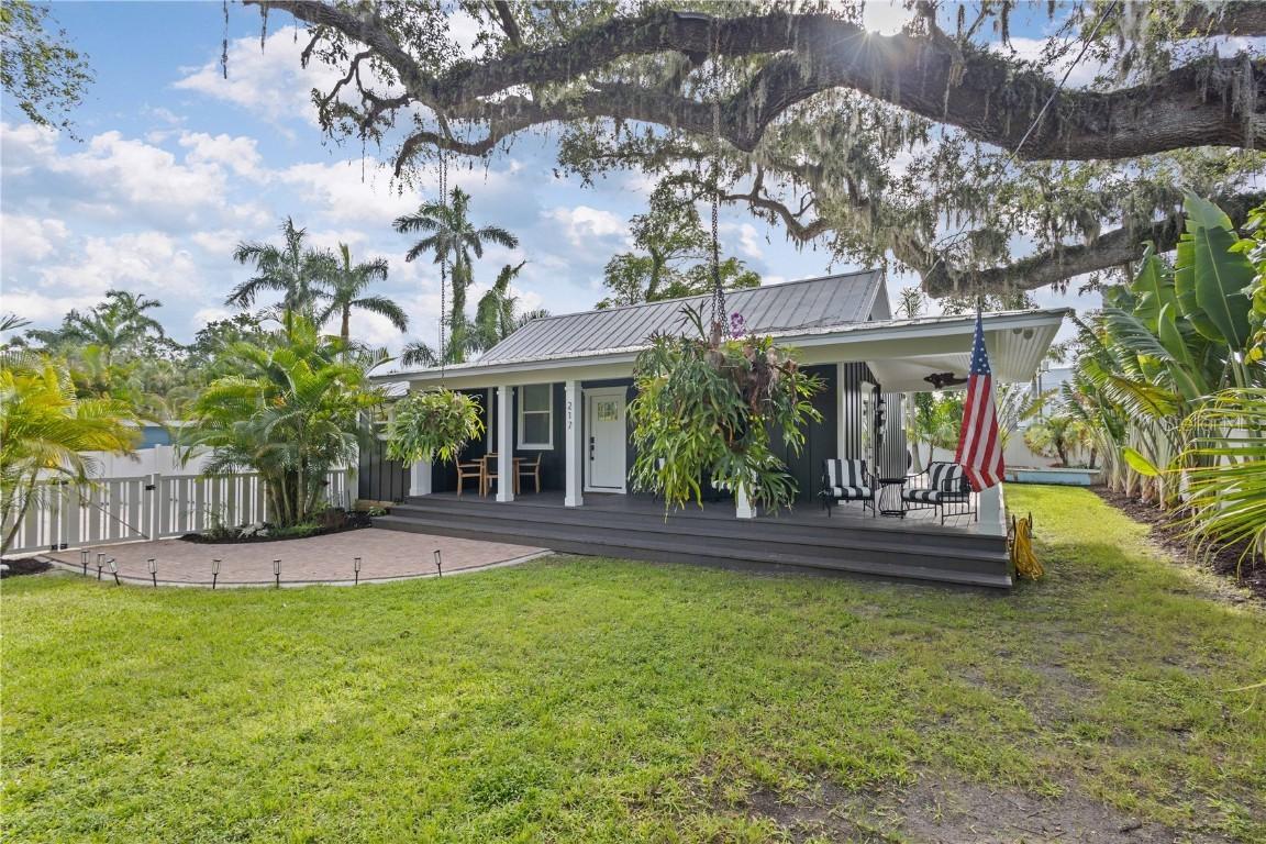 217 9th St., Bradenton, FL 34208