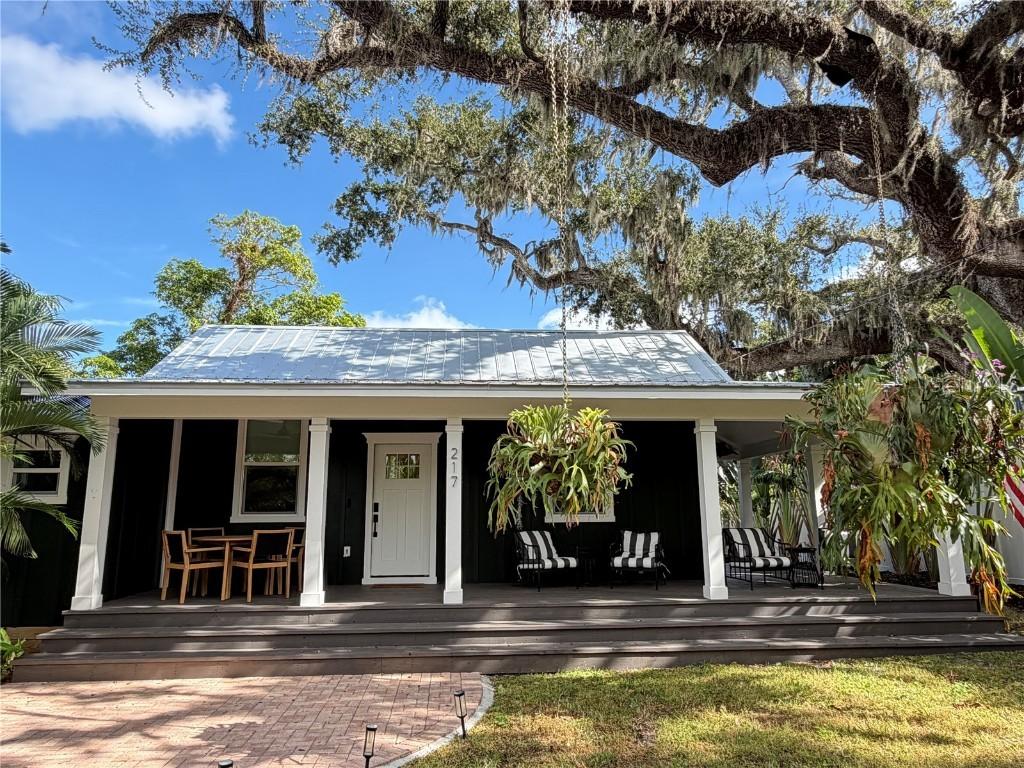 217 9th St., Bradenton, FL 34208