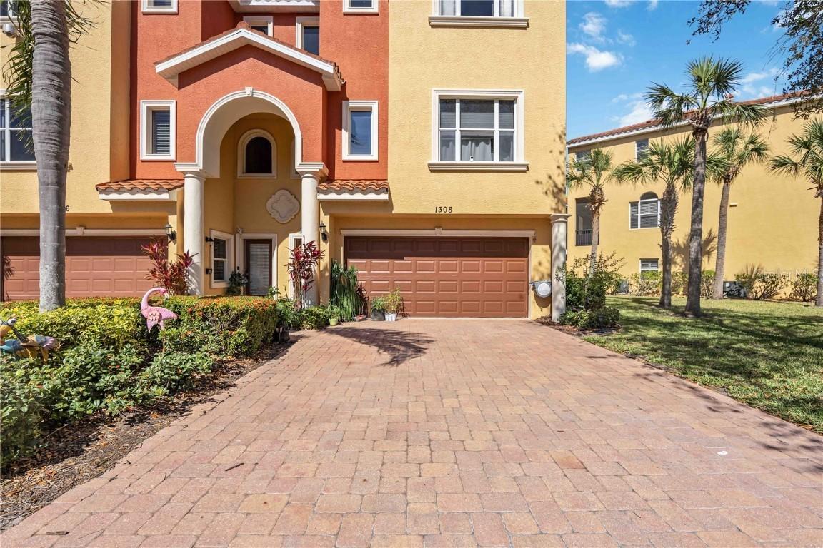 1308 3rd Street Cir., Palmetto, FL 34221