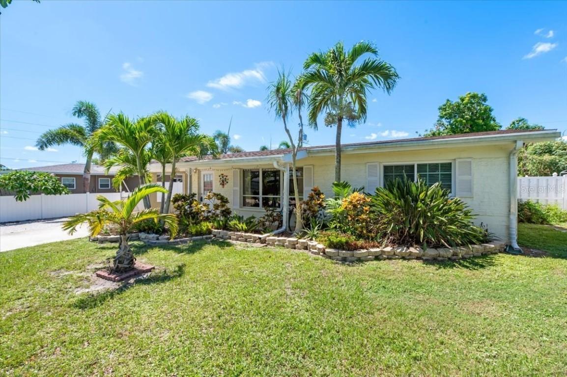 1738 Colleen St., Sarasota, FL 34231